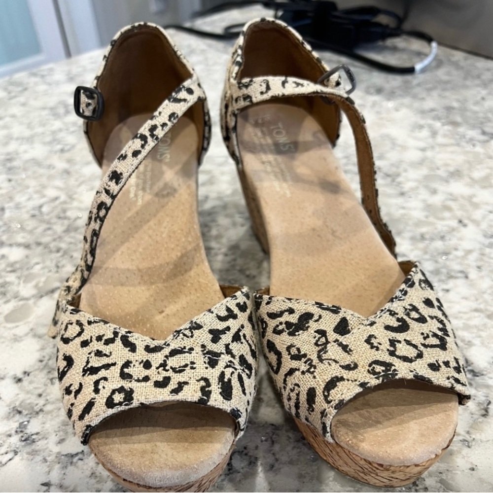 Womens TOMS sandals